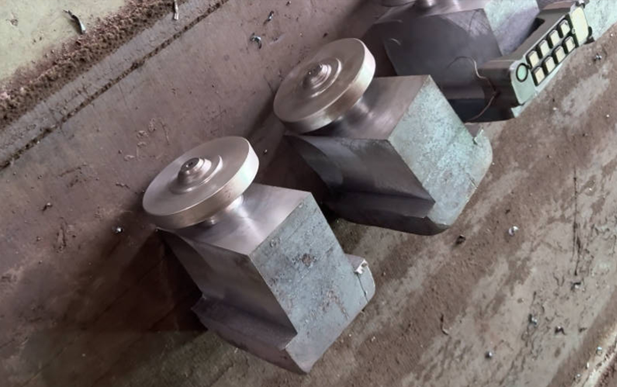 Small-bore forged steel slab gate valve component machining