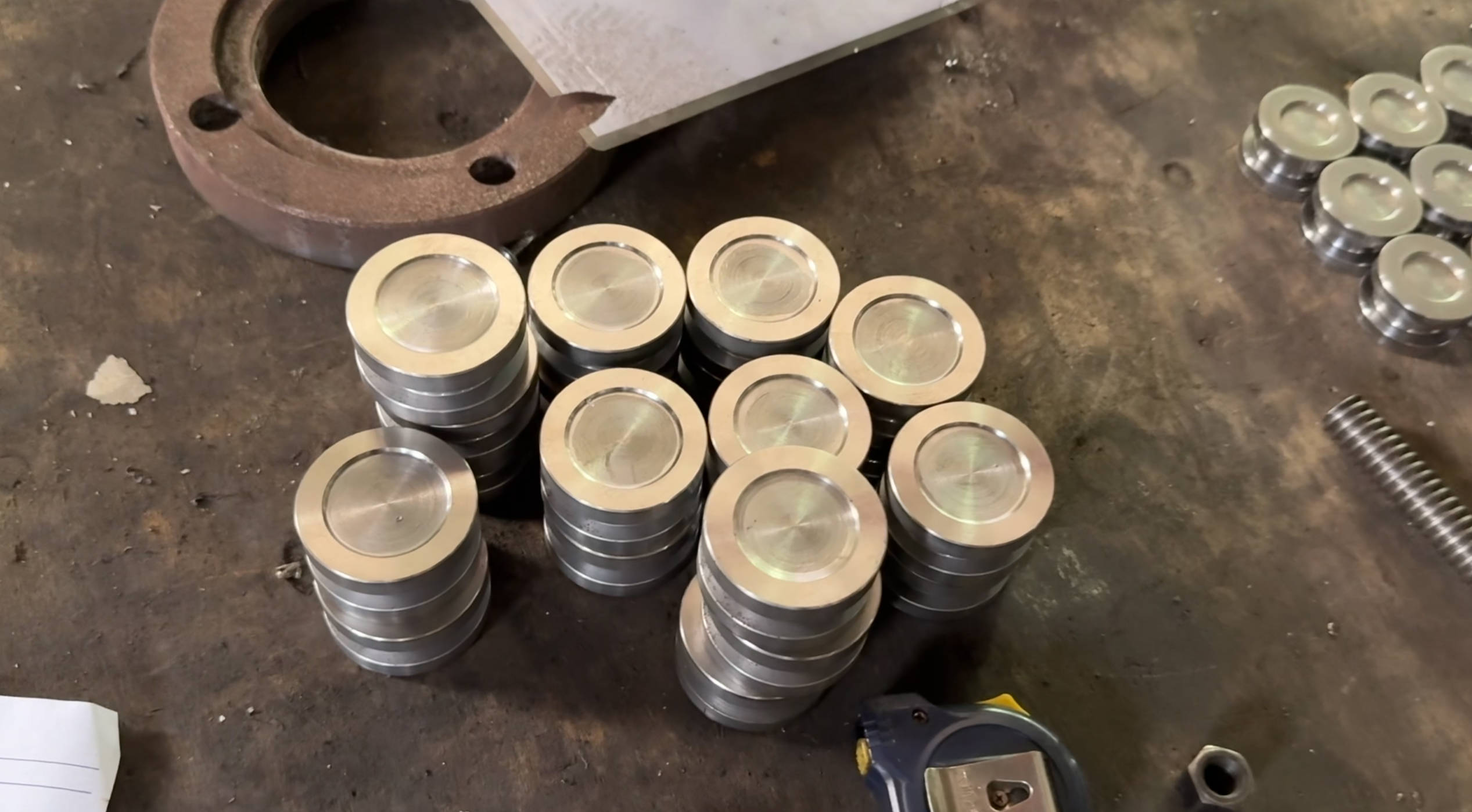 Small-bore slab gate valve internal component inspection