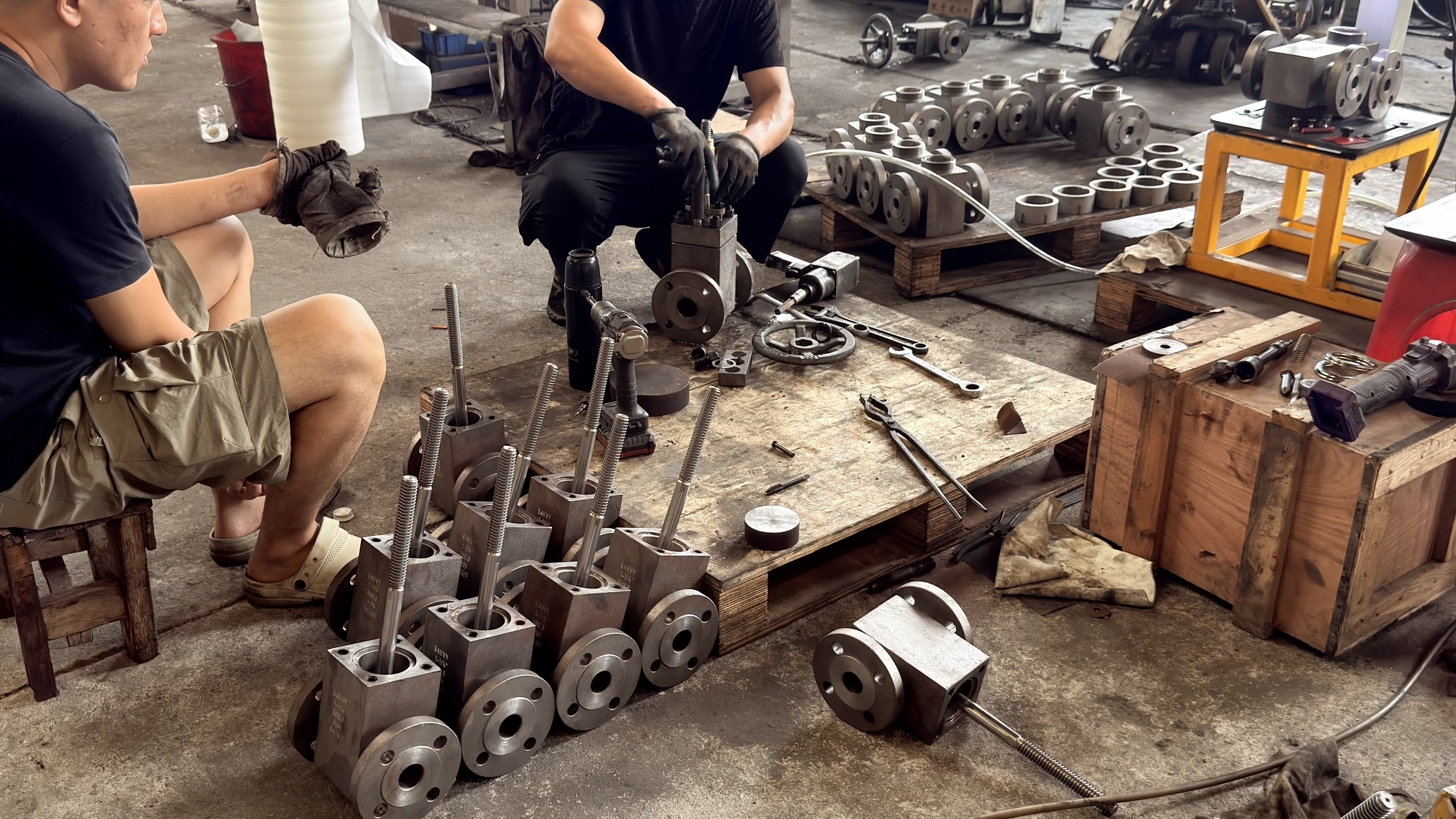 Small-bore forged steel slab gate valve assembly preparation
