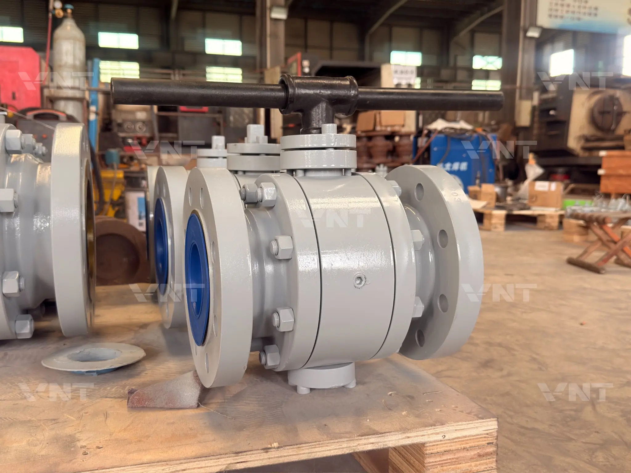Class 300 floating flanged ball valve body and flanged ends