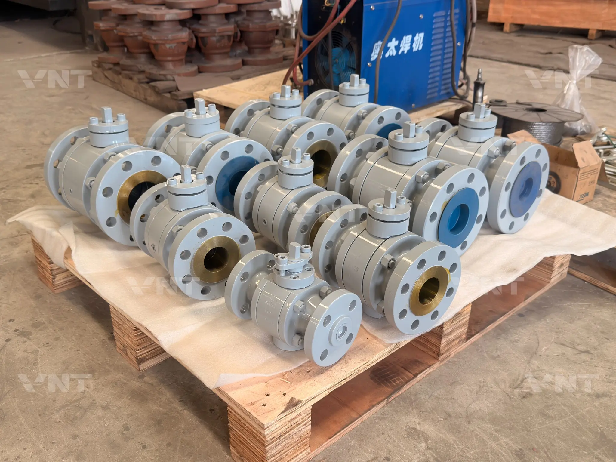 Floating flanged ball valves grouped by nominal size during production