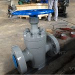 API 6A slab gate valve with handwheel in the workshop