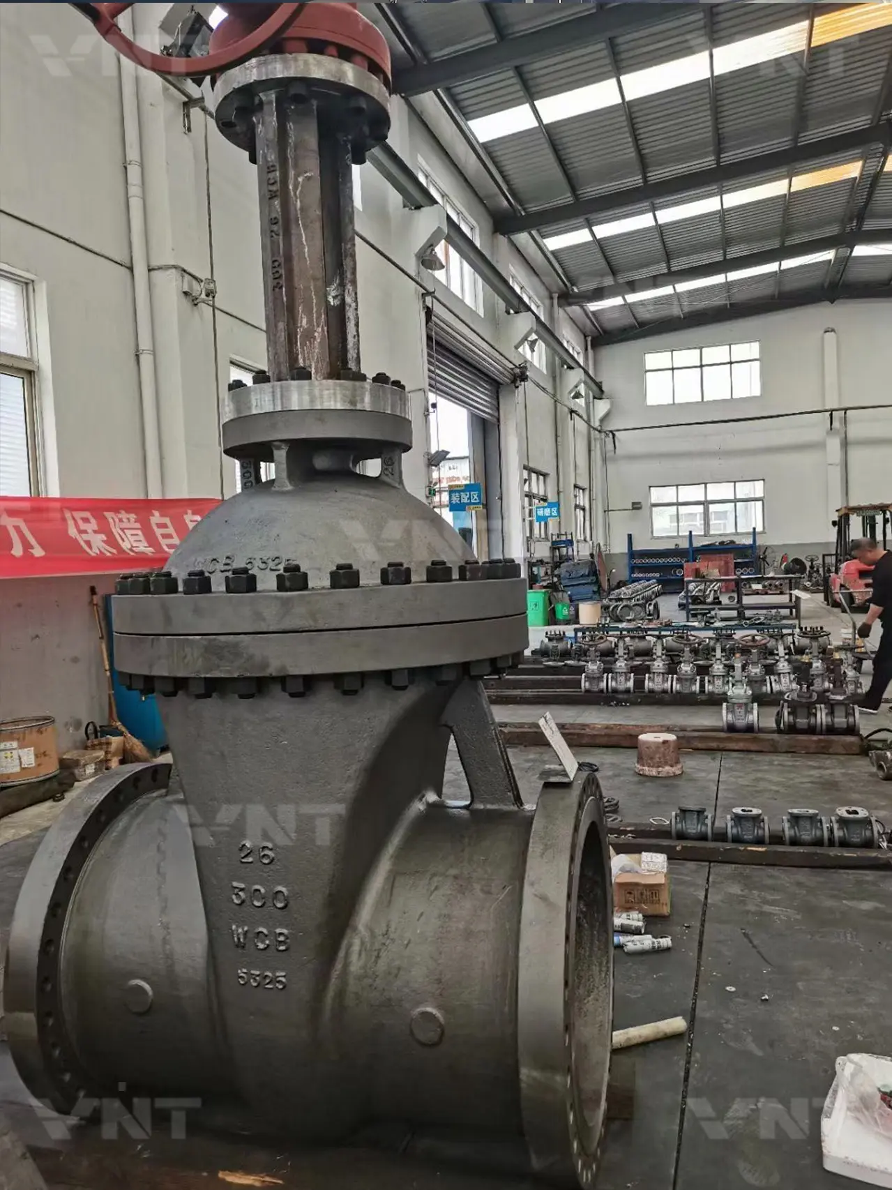 WCB cast steel wedge gate valve in factory