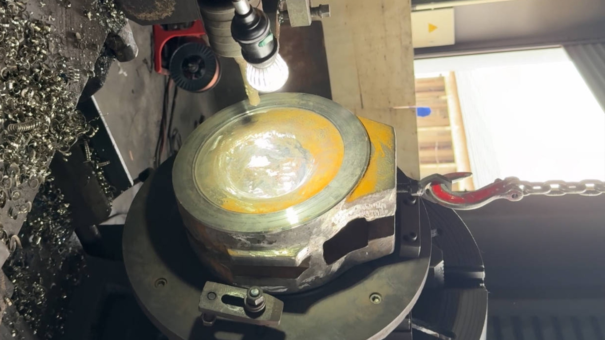 Power station gate valve internal component machining