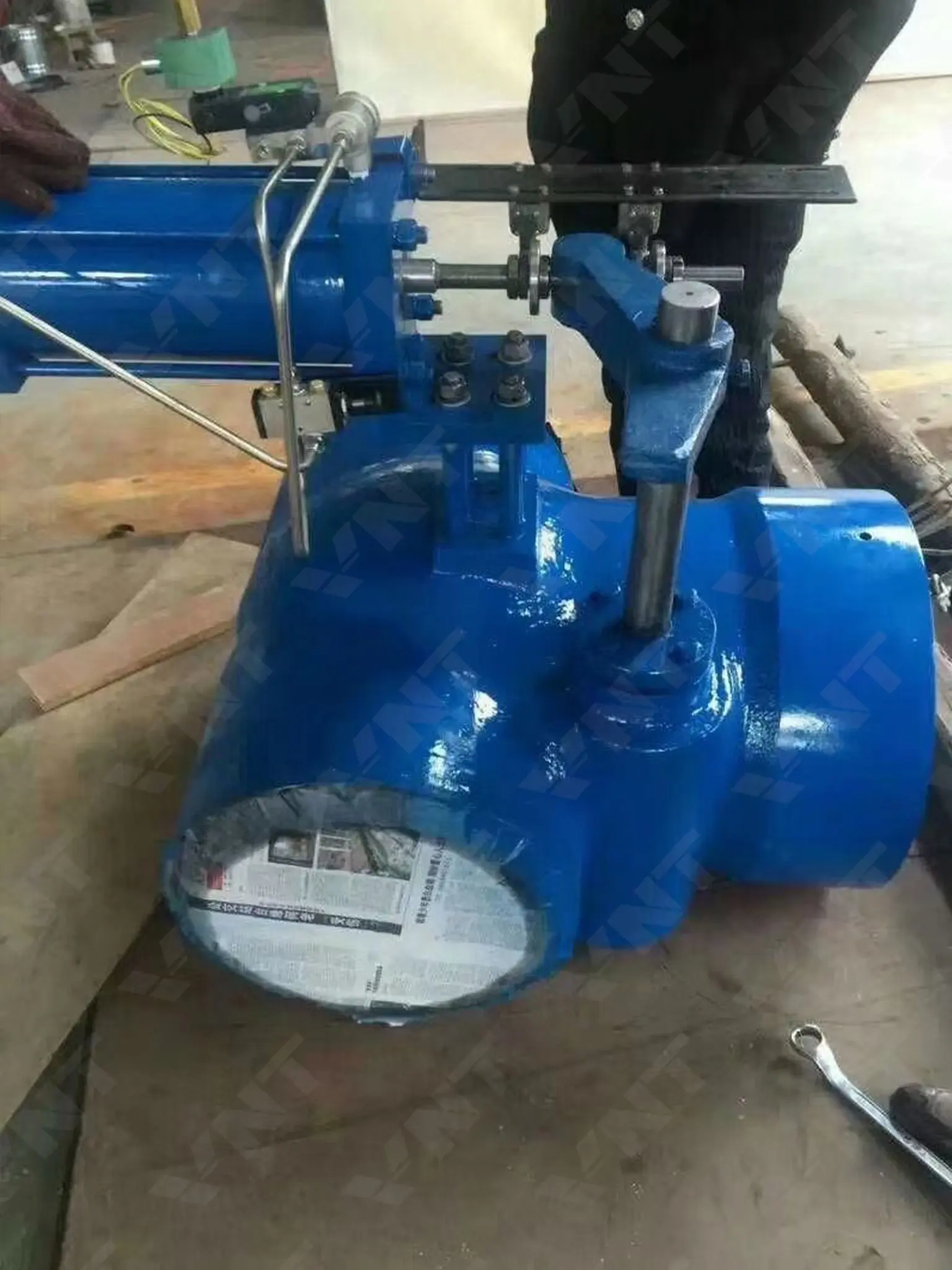 Hydraulic Extraction Check Valve Actuator Assembly Hydraulic swing slow-closing extraction check valve actuator assembly
