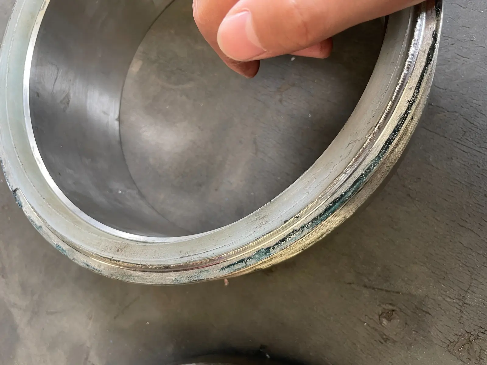 Cryogenic ball valve seat sealing surface