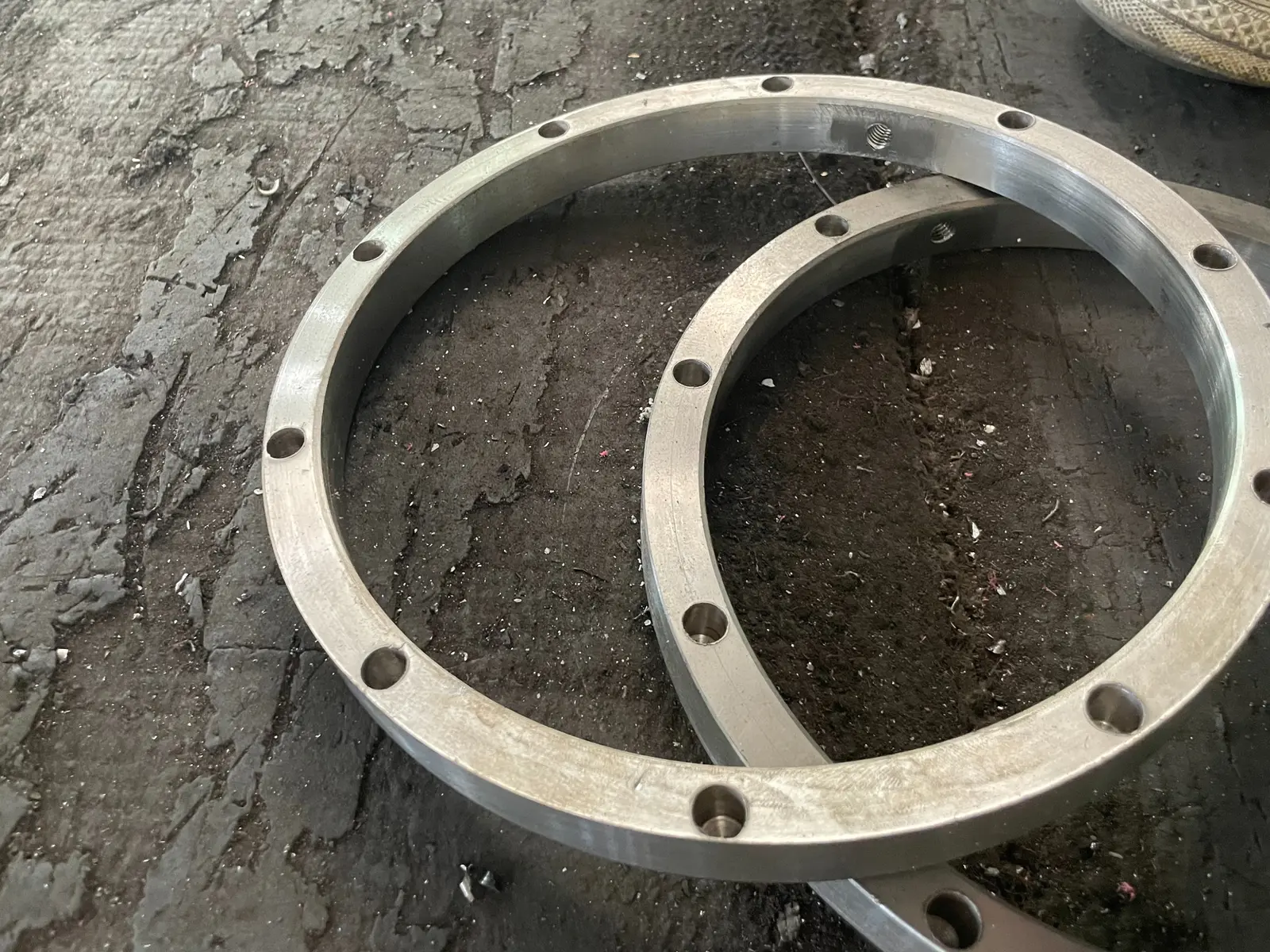 Stainless steel seat rings for top-entry ball valve