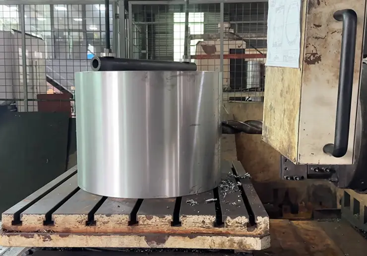 Pigging valve component machining