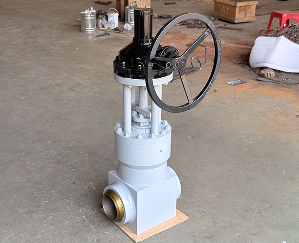 Completed 6-inch Class 1500 A105 pressure seal gate valve with BW ends and handwheel
